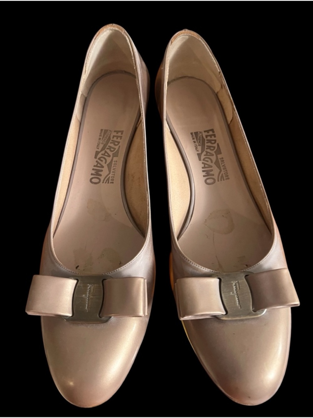 SALVATORE FERRAGAMO Metallic Nude Vara Bow heels